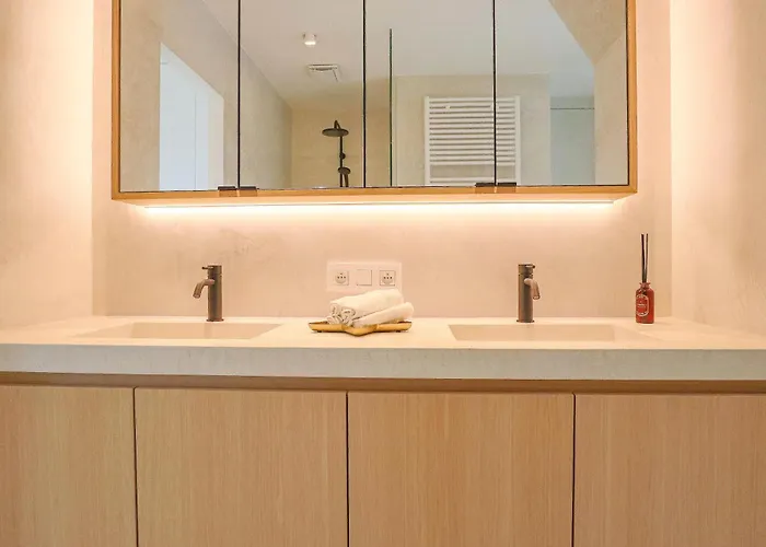 17 - Off Market Fully Renovated Luxury For Rent In The Heart Of *